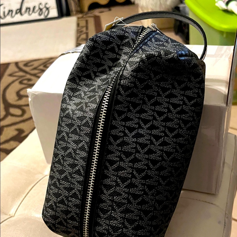 Michael Kors NEW $328 Medium Travel Case